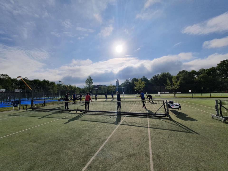 Tennis & Padel Factory | Tennislessen en padelclinics | Tennisles Zeist | Tennisles Soest
