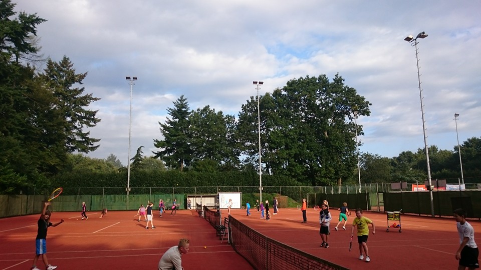 Tennis & Padel Factory | Tennislessen en padelclinics | Tennisles Zeist | Tennisles Soest 2