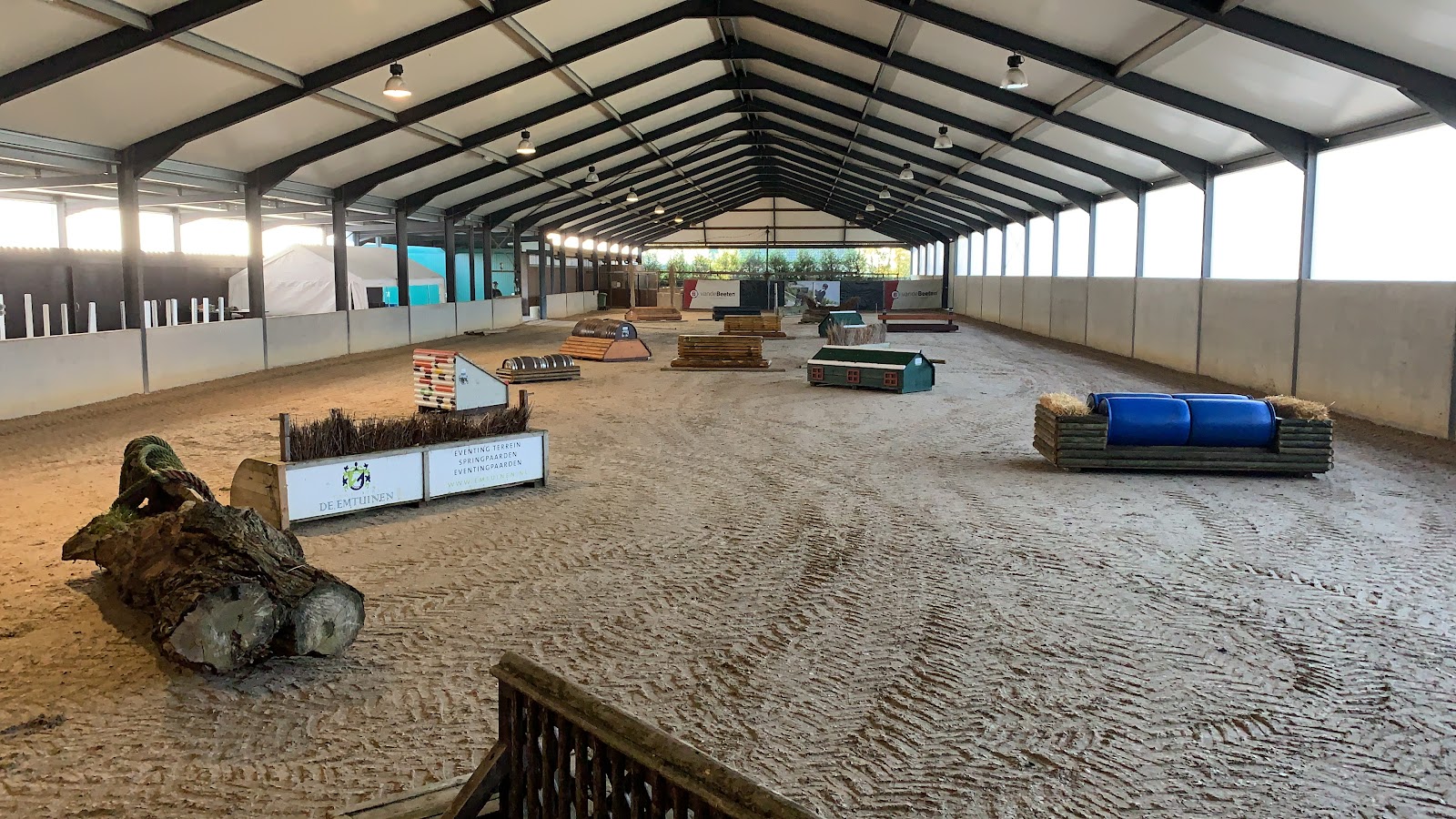 Equestrian Centre Tilburg / Stal Bien-Venue B.V. 3