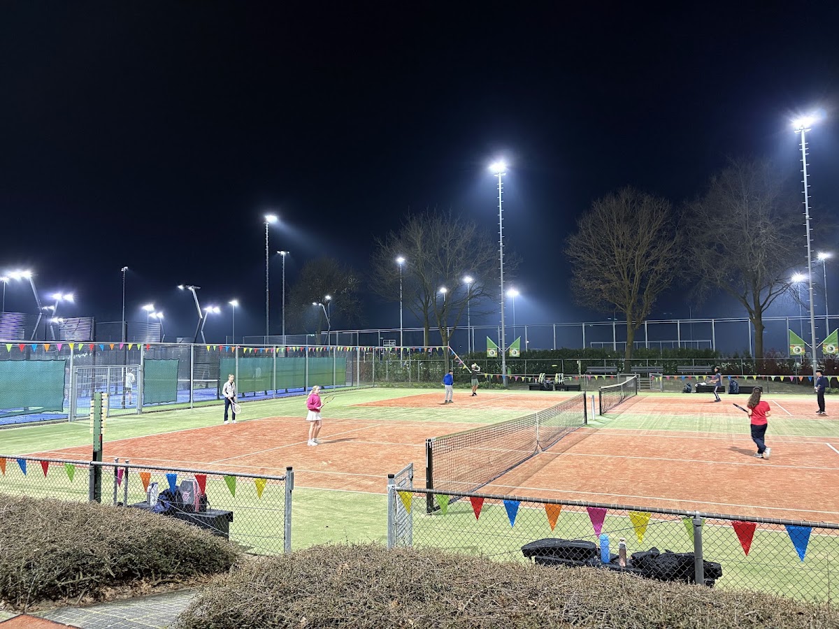 Tennis- en Padelvereniging de Kienehoef 3