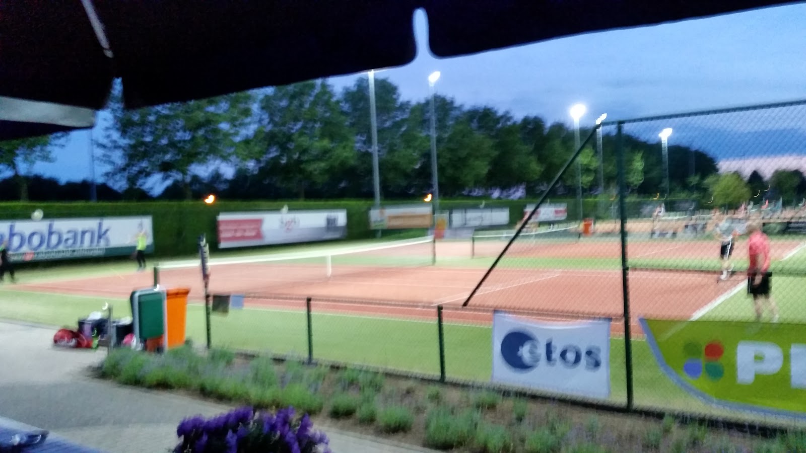 Tennis en Padel Vereniging "De Hopbel"