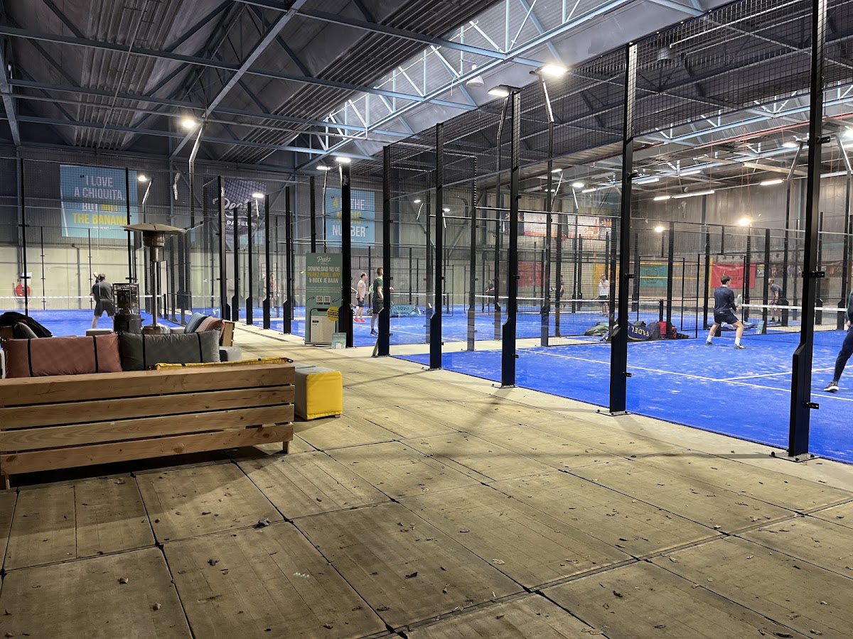 Peakz Padel Utrecht Zeehaenkade | Padelclub